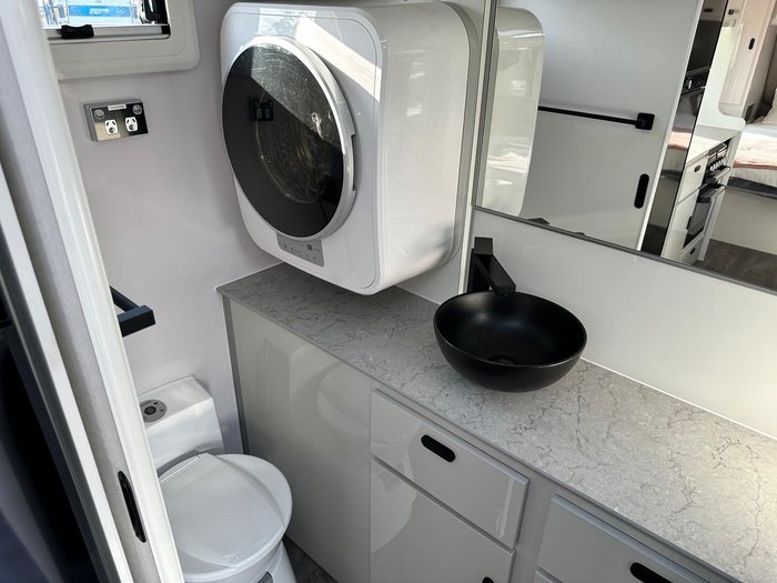 2025 JB Caravans 17'10