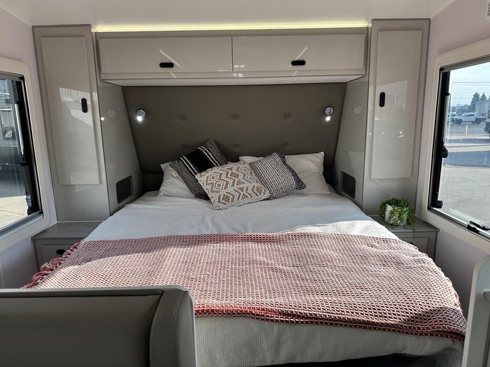 2025 JB Caravans 17'10