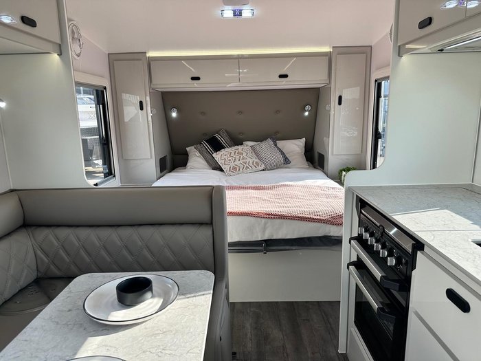2025 JB Caravans 17'10