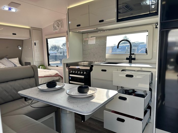 2025 JB Caravans 17'10