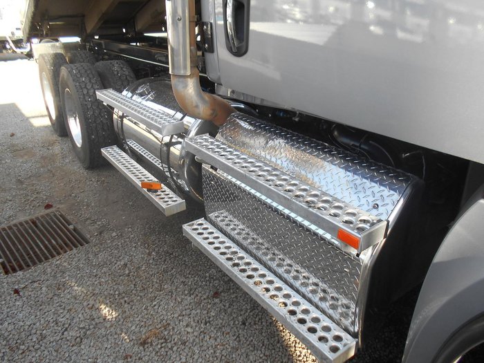 2023 Freightliner Cascadia 126 Tipper SILVER