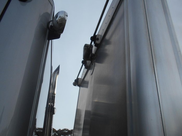 2023 Freightliner Cascadia 126 Tipper SILVER
