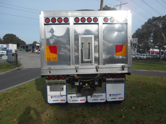 2023 Freightliner Cascadia 126 Tipper SILVER