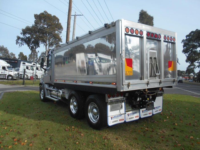 2023 Freightliner Cascadia 126 Tipper SILVER