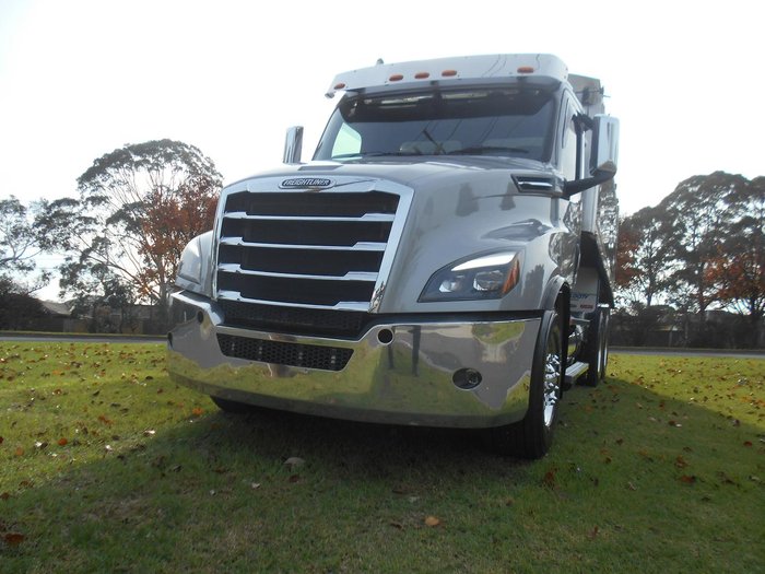 2023 Freightliner Cascadia 126 Tipper SILVER
