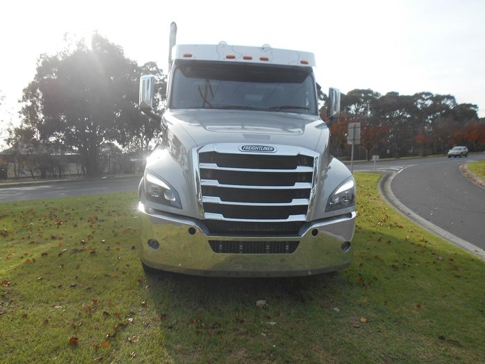 2023 Freightliner Cascadia 126 Tipper SILVER