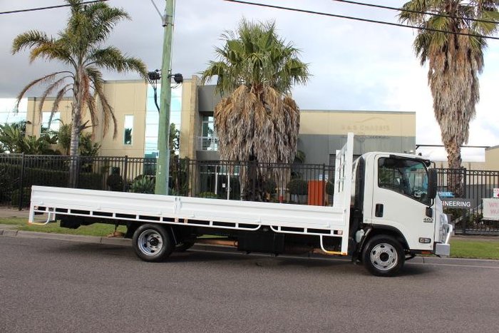 2014 Isuzu N Series NPR 400 WHITE