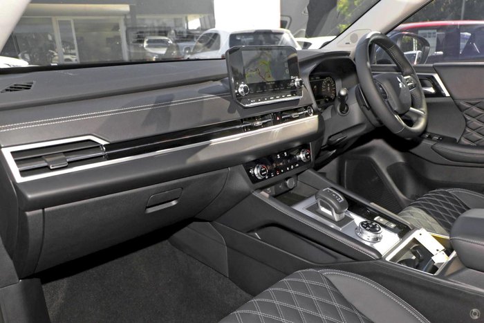 2024 Mitsubishi Outlander PHEV Exceed