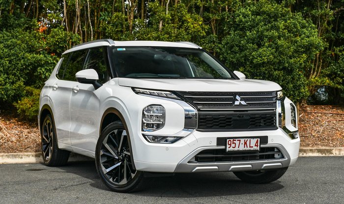 2023 Mitsubishi Outlander Exceed