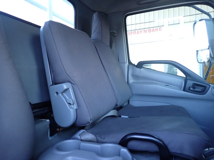 2015 HINO DUTRO 921 WHITE