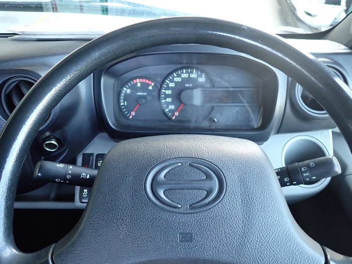 2015 HINO DUTRO 921 WHITE