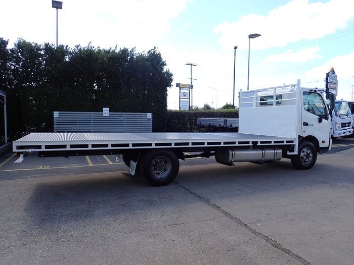 2015 HINO 300 921 WHITE