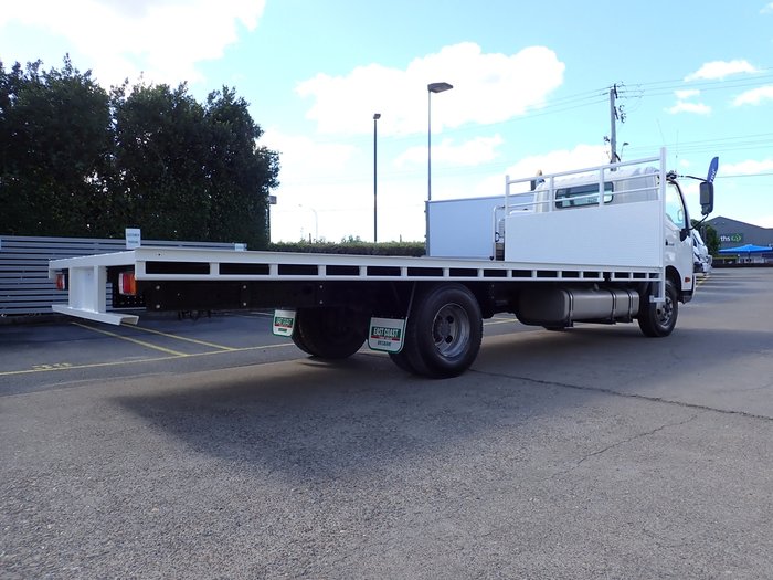 2015 HINO 300 921 WHITE