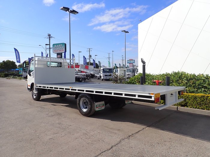 2015 HINO 300 921 WHITE