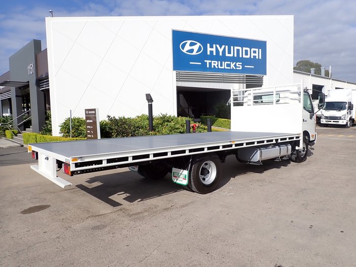 2015 HINO 300 921 WHITE