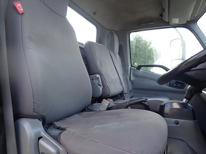 2015 HINO DUTRO 921 WHITE