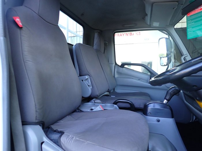 2015 HINO DUTRO 921 WHITE