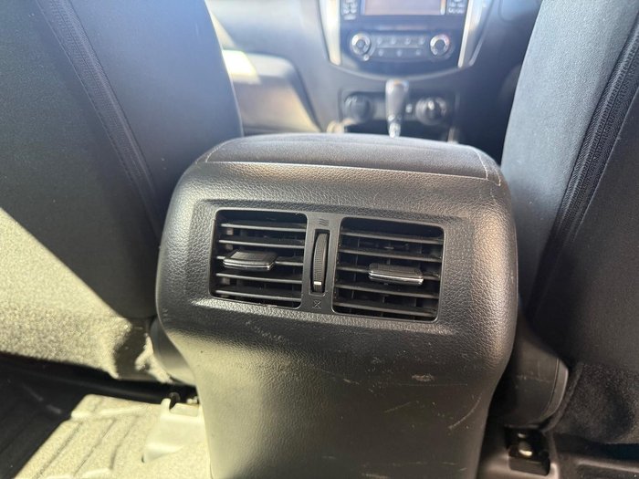 2017 Nissan Navara ST