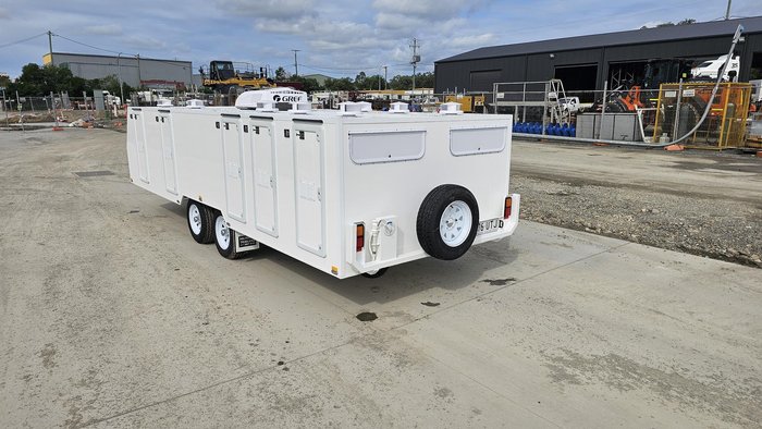2025 McNeill 10 Dog Trailer White