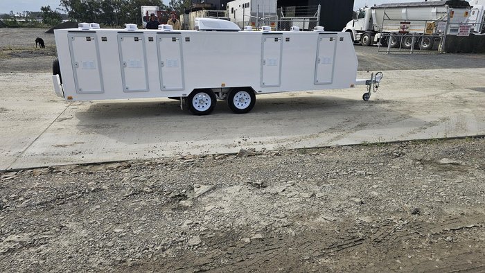 2025 McNeill 10 Dog Trailer White