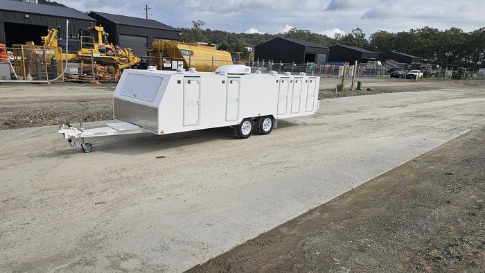 2025 McNeill 10 Dog Trailer White