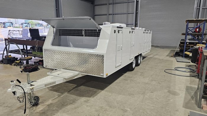 2025 McNeill 10 Dog Trailer White