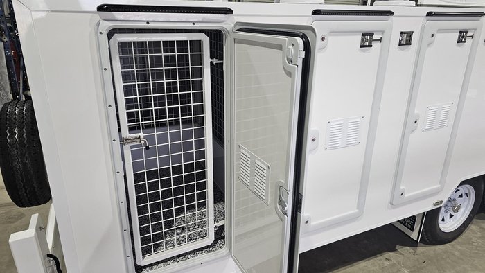 2025 McNeill 10 Dog Trailer White