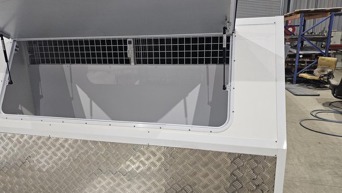 2025 McNeill 10 Dog Trailer White