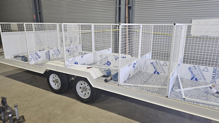 2025 McNeill 10 Dog Trailer White