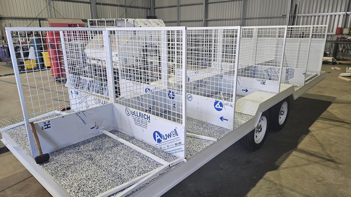 2025 McNeill 10 Dog Trailer White