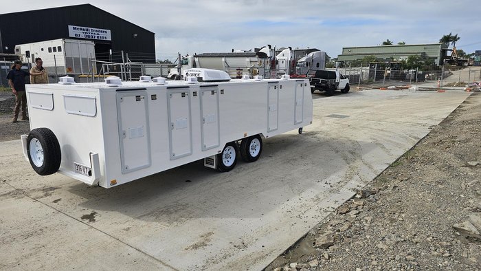 2025 McNeill 10 Dog Trailer White