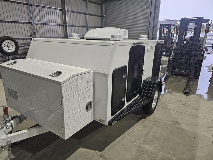 2025 McNeill 4 Dog Deluxe