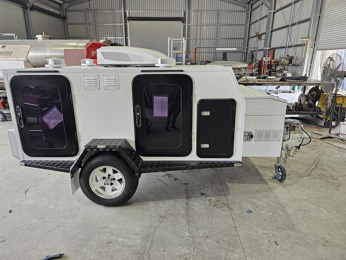 2025 McNeill 4 Dog Deluxe