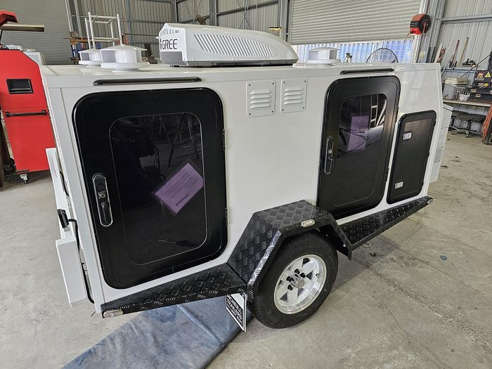 2025 McNeill 4 Dog Deluxe