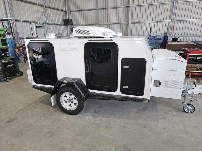 2025 McNeill 4 Dog Deluxe