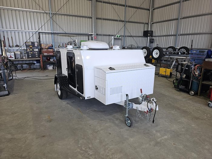 2025 McNeill 4 Dog Deluxe