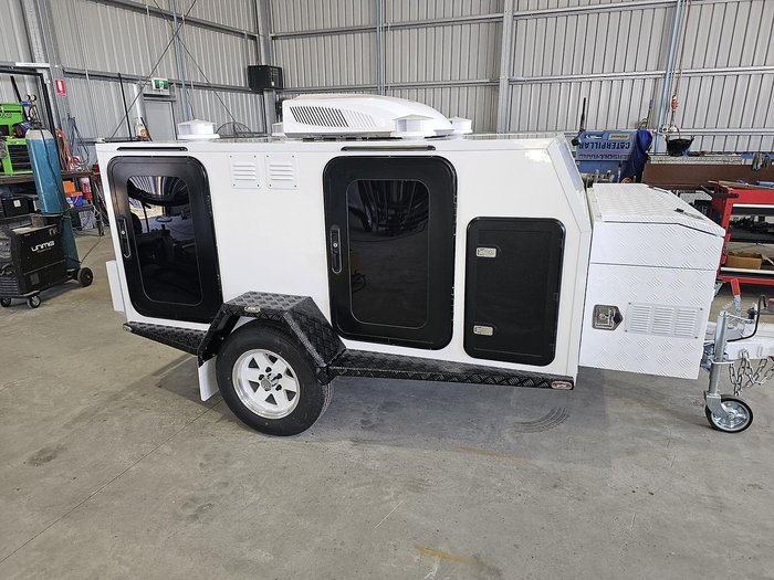 2025 McNeill 4 Dog Deluxe