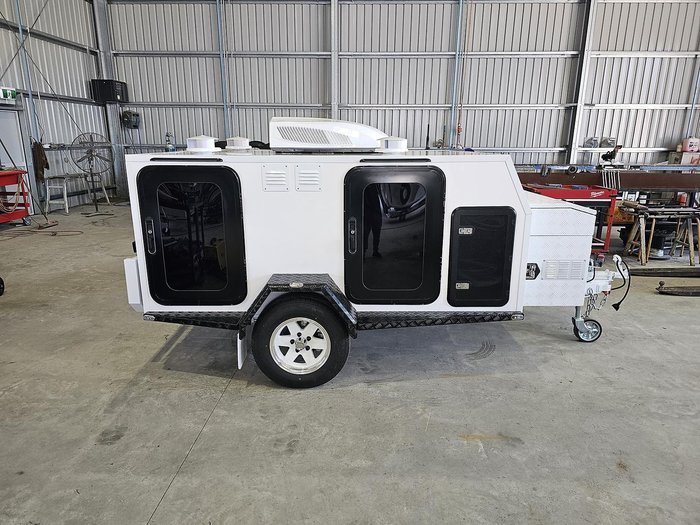 2025 McNeill 4 Dog Deluxe