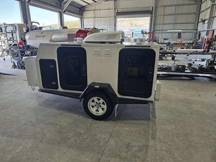 2025 McNeill 4 Dog Deluxe