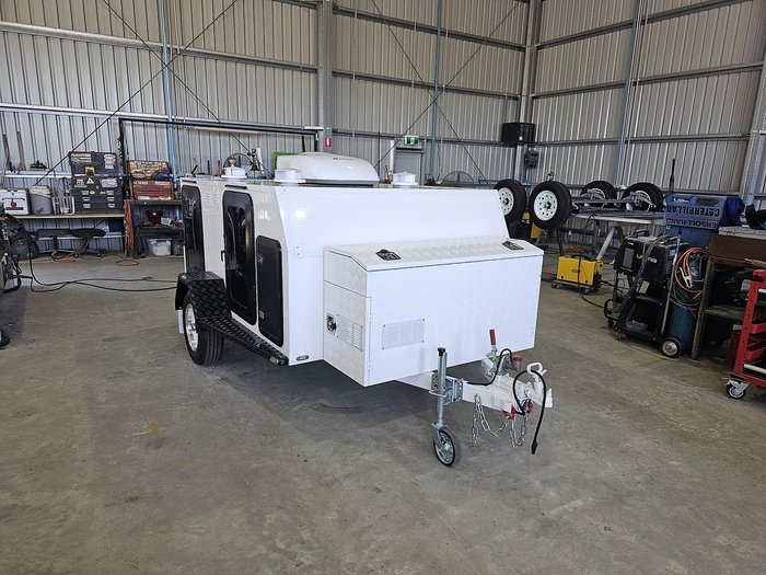 2025 McNeill 4 Dog Deluxe