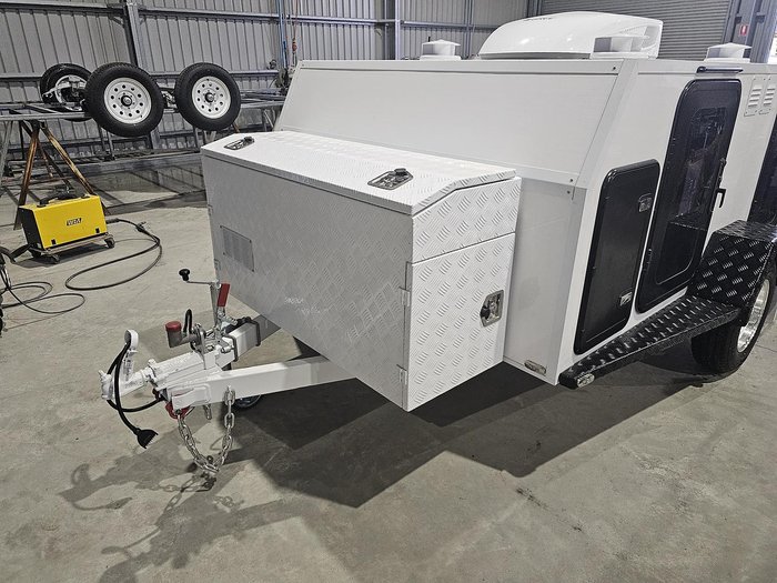 2025 McNeill 4 Dog Deluxe