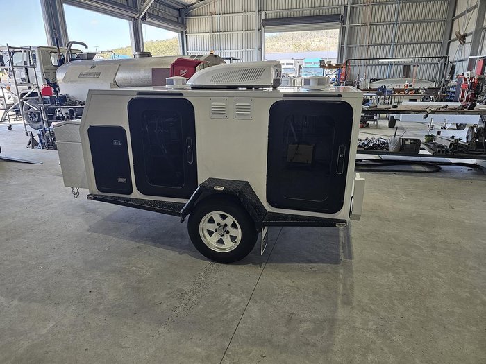 2025 McNeill 4 Dog Deluxe