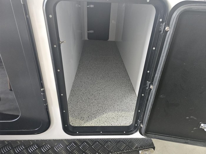 2025 McNeill 4 Dog Deluxe