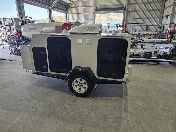 2025 McNeill 4 Dog Deluxe