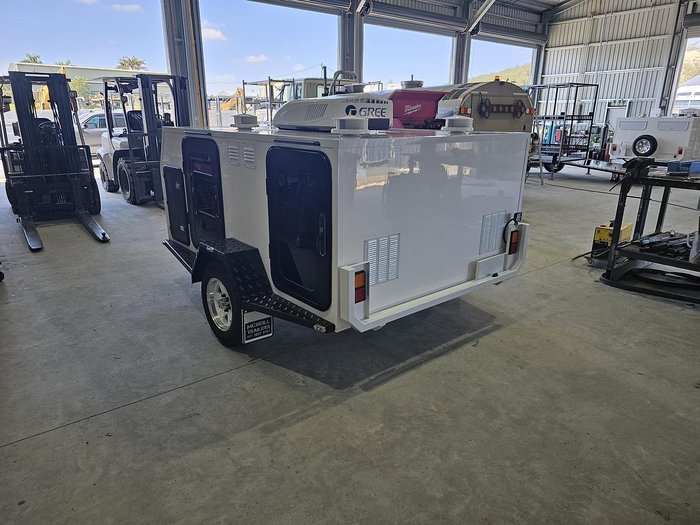 2025 McNeill 4 Dog Deluxe