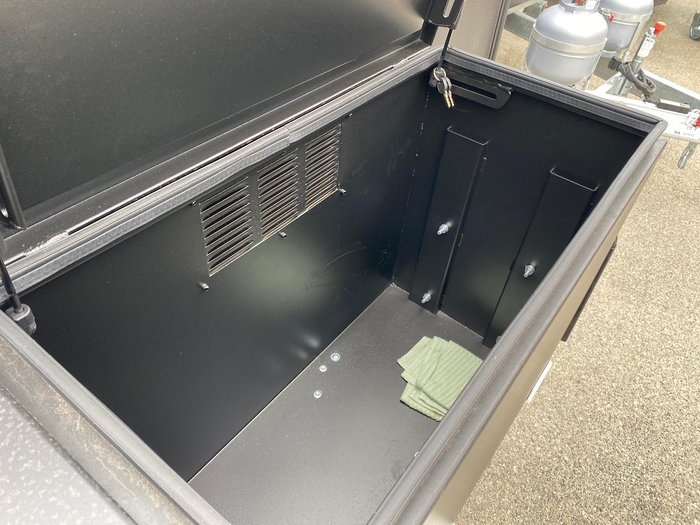 2025 New Age Caravans New Age Caravan Manta Ray 16 Adventurer