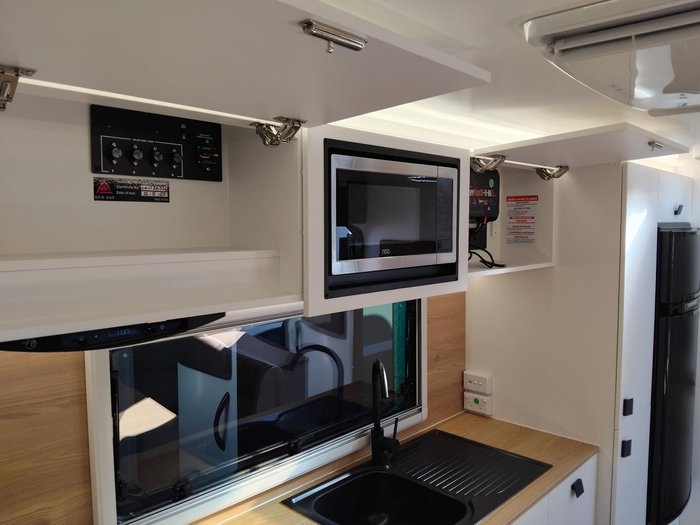 2025 New Age Caravans Manta Ray 19Ft Couple Van Aussie Made Composite Full Ensuite