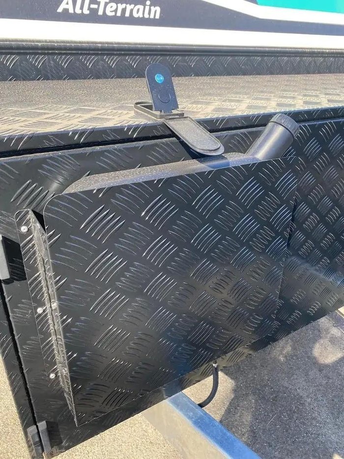 2025 Millard 2025 Millard Toura-X 17'6 Centre Door L-Lounge