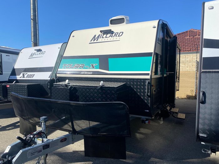 2025 Millard Toura-X 17'6 Centre Door L-Lounge