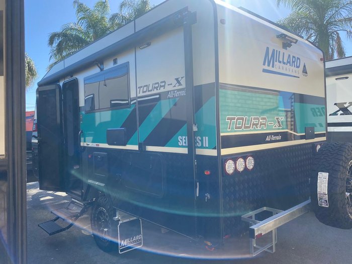 2025 Millard Toura-X 17'6 Centre Door L-Lounge
